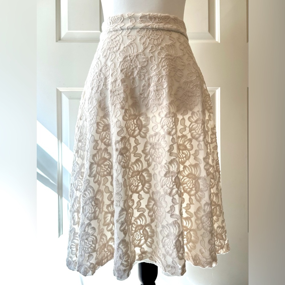 Promesa Lace skirt size small color antique white with lining